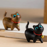 Yeknu Mini Cute Cat Ornaments Sandalwood Hand-Carved Wooden Cat Kitten Figures Miniatures Model Room Home Desktop Decoration Sculpture