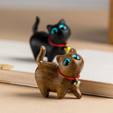 Yeknu Mini Cute Cat Ornaments Sandalwood Hand-Carved Wooden Cat Kitten Figures Miniatures Model Room Home Desktop Decoration Sculpture