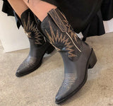 Yeknu Embroider Women Boots Med Heels Retro Knight Boots Female Genuine Leather Botas Mujer Western Cowboy Sale Boots