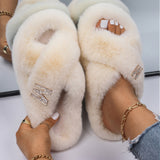 Yeknu Women&#39;s Slippers Fluffy Faux Fur Rhinestone Letter M Decor Slides Flat Sandals Cute Slippers Flip Flops Luxury Shoes Wholesale