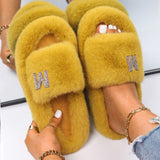 Yeknu Women&#39;s Slippers Fluffy Faux Fur Rhinestone Letter M Decor Slides Flat Sandals Cute Slippers Flip Flops Luxury Shoes Wholesale