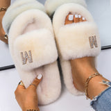 Yeknu Women&#39;s Slippers Fluffy Faux Fur Rhinestone Letter M Decor Slides Flat Sandals Cute Slippers Flip Flops Luxury Shoes Wholesale