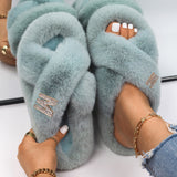 Yeknu Women&#39;s Slippers Fluffy Faux Fur Rhinestone Letter M Decor Slides Flat Sandals Cute Slippers Flip Flops Luxury Shoes Wholesale