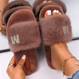 Yeknu Women&#39;s Slippers Fluffy Faux Fur Rhinestone Letter M Decor Slides Flat Sandals Cute Slippers Flip Flops Luxury Shoes Wholesale