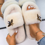 Yeknu Women&#39;s Slippers Fluffy Faux Fur Rhinestone Letter M Decor Slides Flat Sandals Cute Slippers Flip Flops Luxury Shoes Wholesale